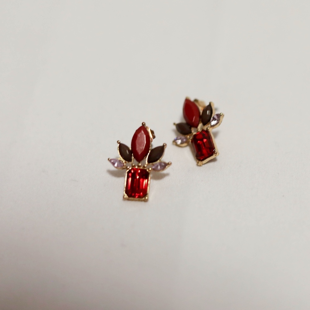 Red Rhinestone Stud Earrings - Picture 2 of 4
